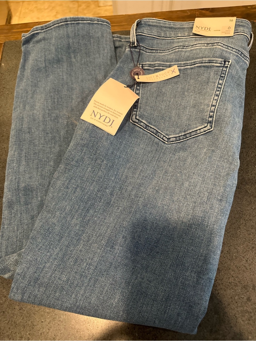 NYDJ Women's Light Wash Straight Leg Jeans